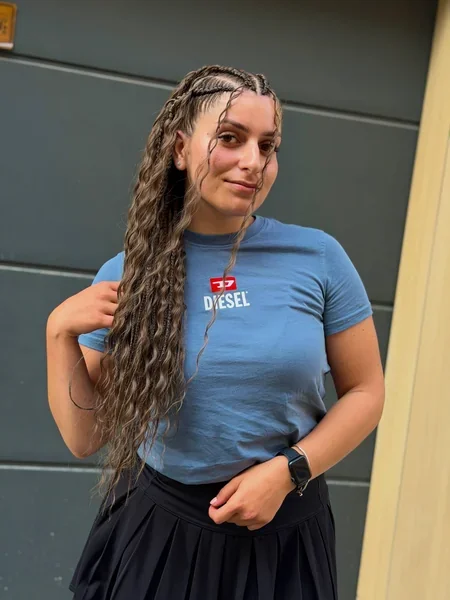 Minitrenzas boho con ondas crimpadas