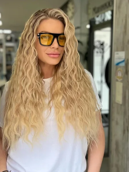 Melena larga con ondas crimpadas